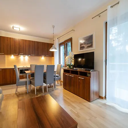 4 Pory Roku Basen Sauna 200m Plaza