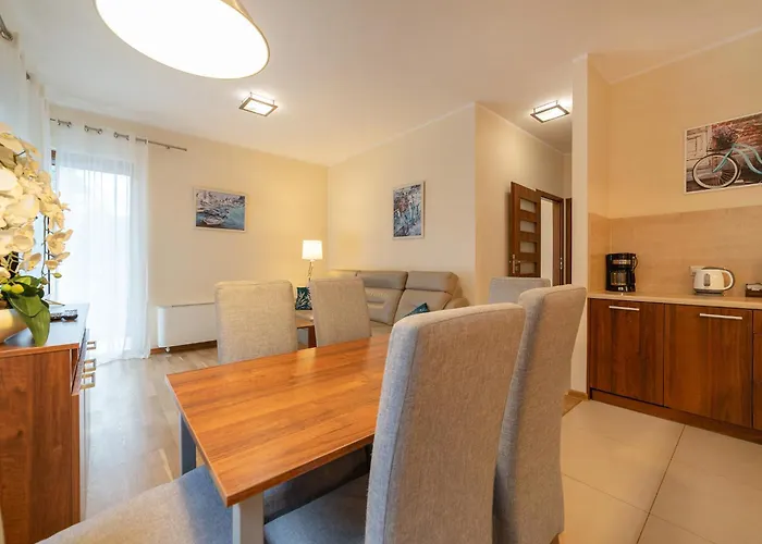 4 Pory Roku Basen Sauna 200m Plaza 公寓